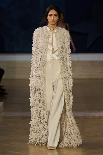 Look 44